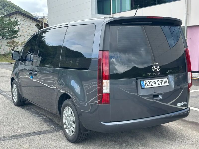 Hyundai Staria