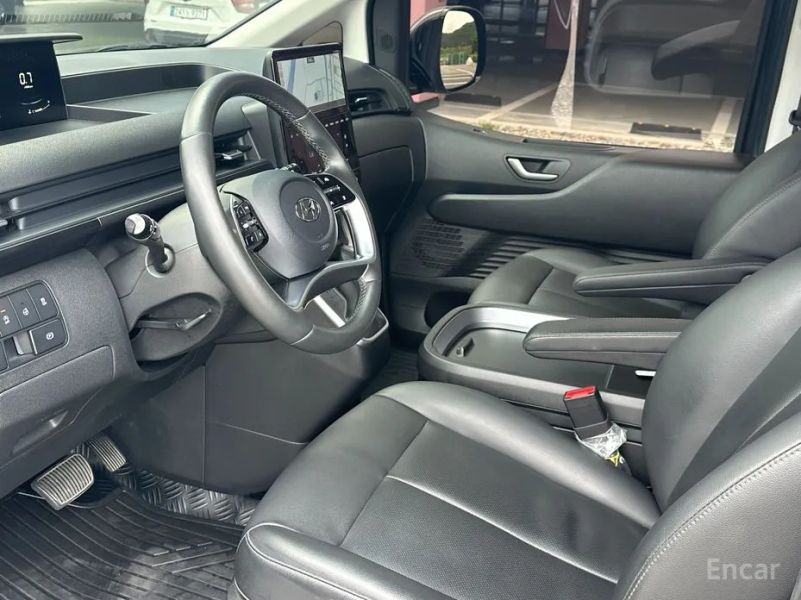 Hyundai Staria