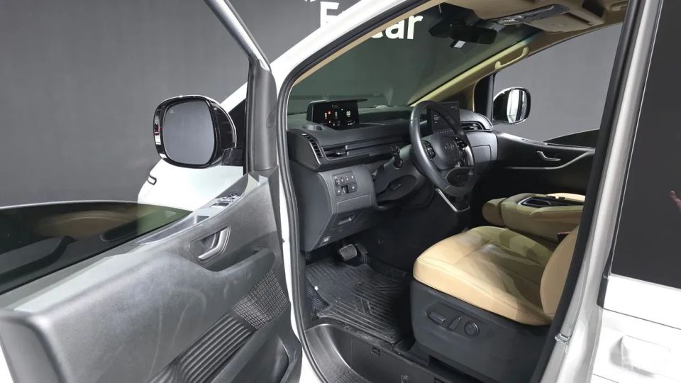 Hyundai Staria