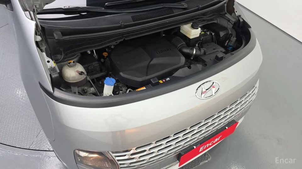 Hyundai Staria