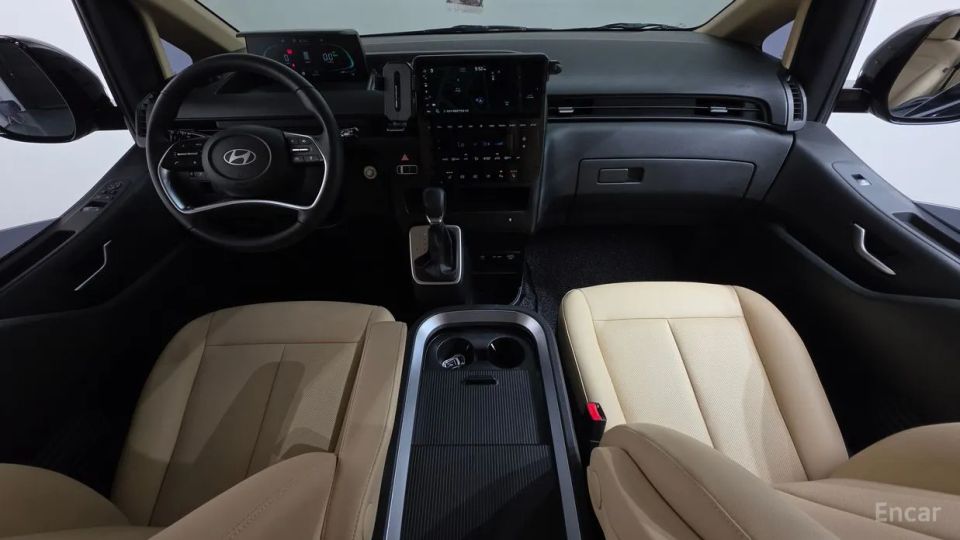 Hyundai Staria