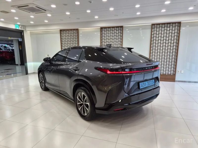 Lexus RZ