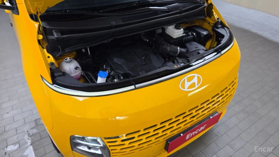 Hyundai Staria