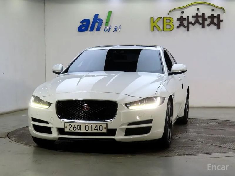 Jaguar XE