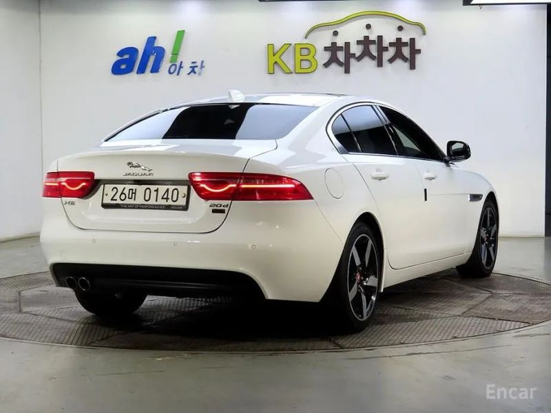 Jaguar XE