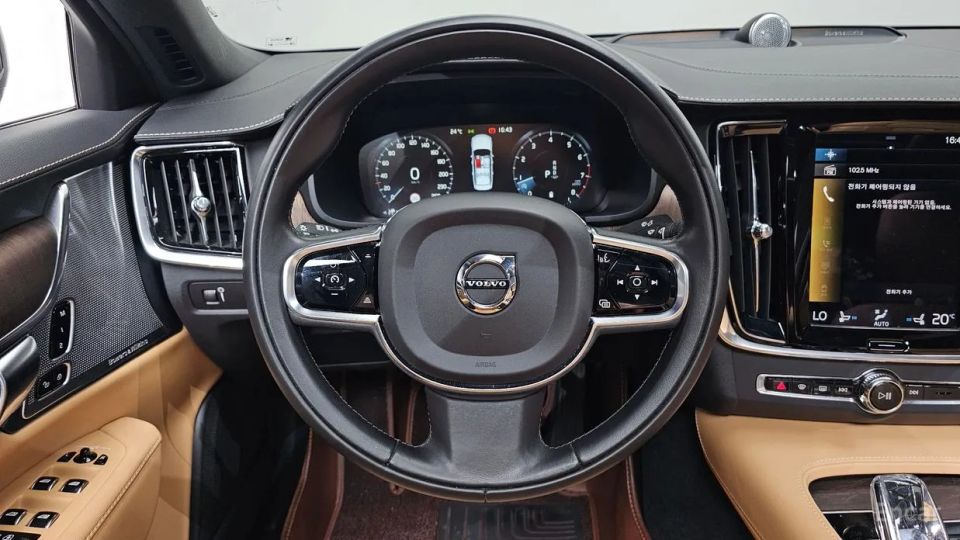 Volvo S90