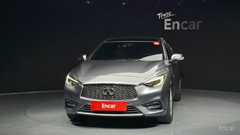 Infiniti Q30