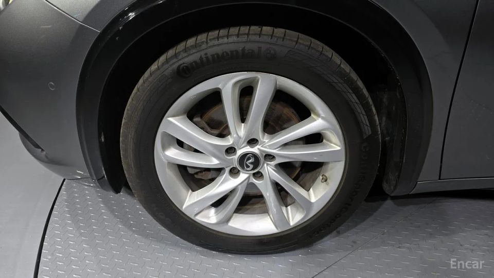 Infiniti Q30