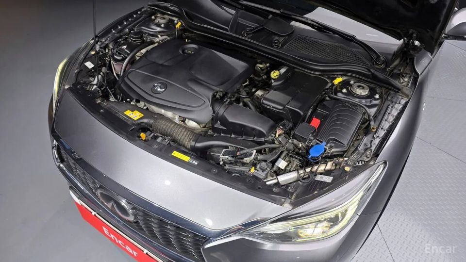 Infiniti Q30