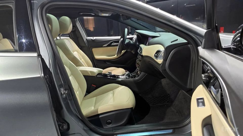 Infiniti Q30
