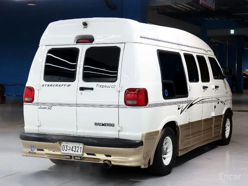Dodge Ram Van