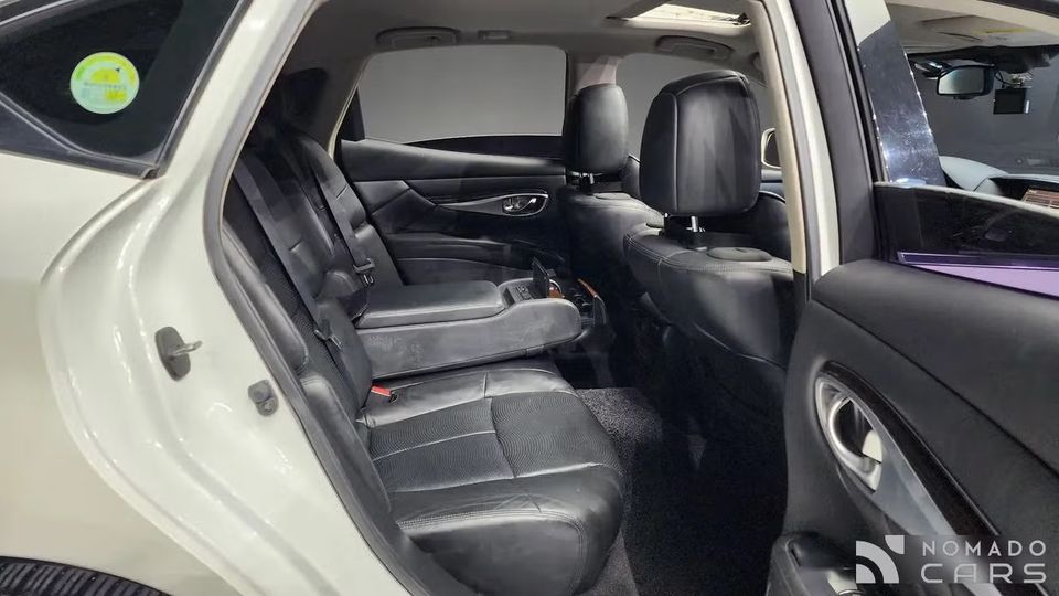 Infiniti M