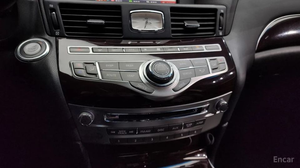 Infiniti M