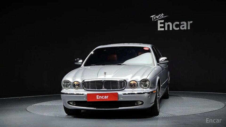 Jaguar XJ-8