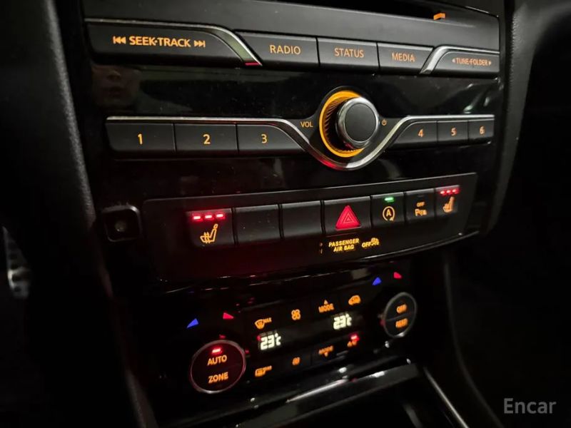 Infiniti Q30