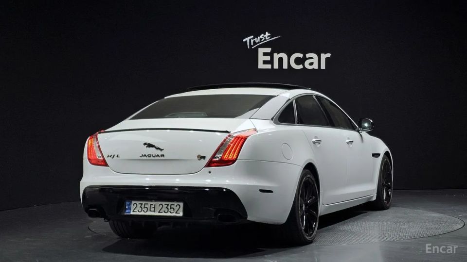 Jaguar XJ