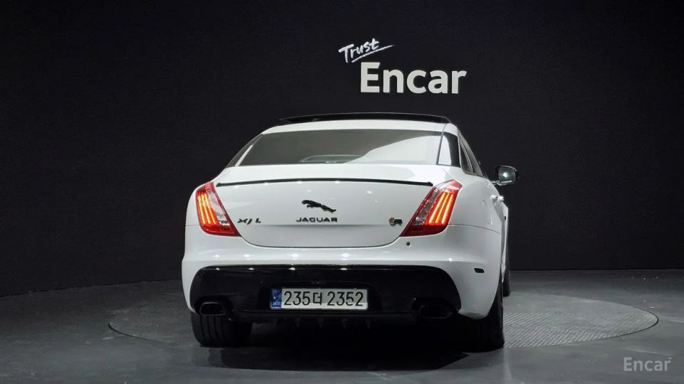 Jaguar XJ