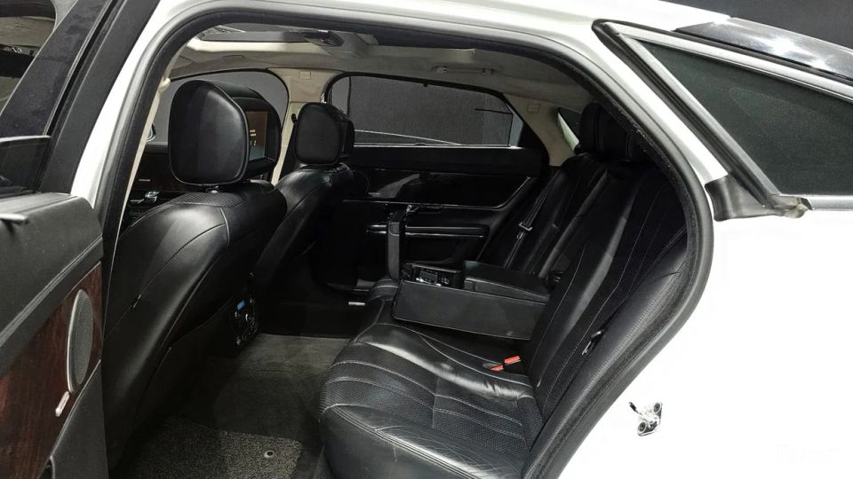 Jaguar XJ