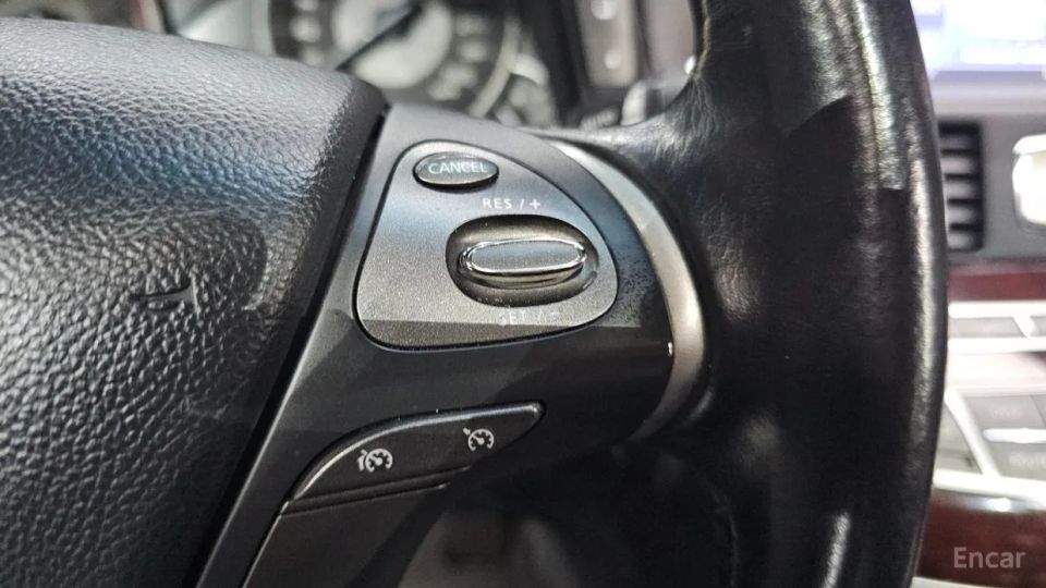 Infiniti M