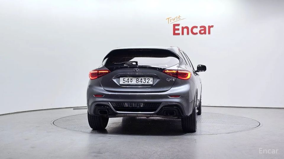 Infiniti Q30