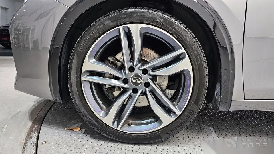 Infiniti Q30