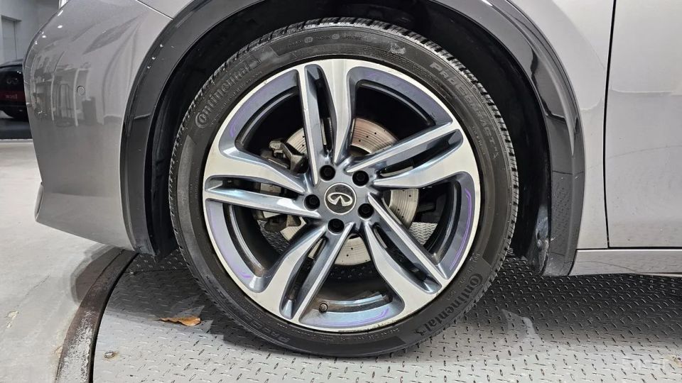 Infiniti Q30