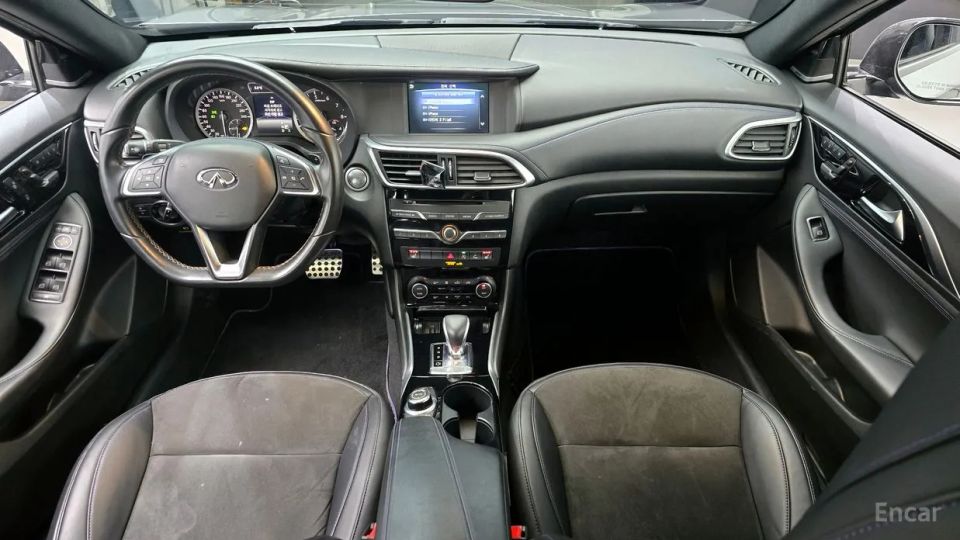 Infiniti Q30