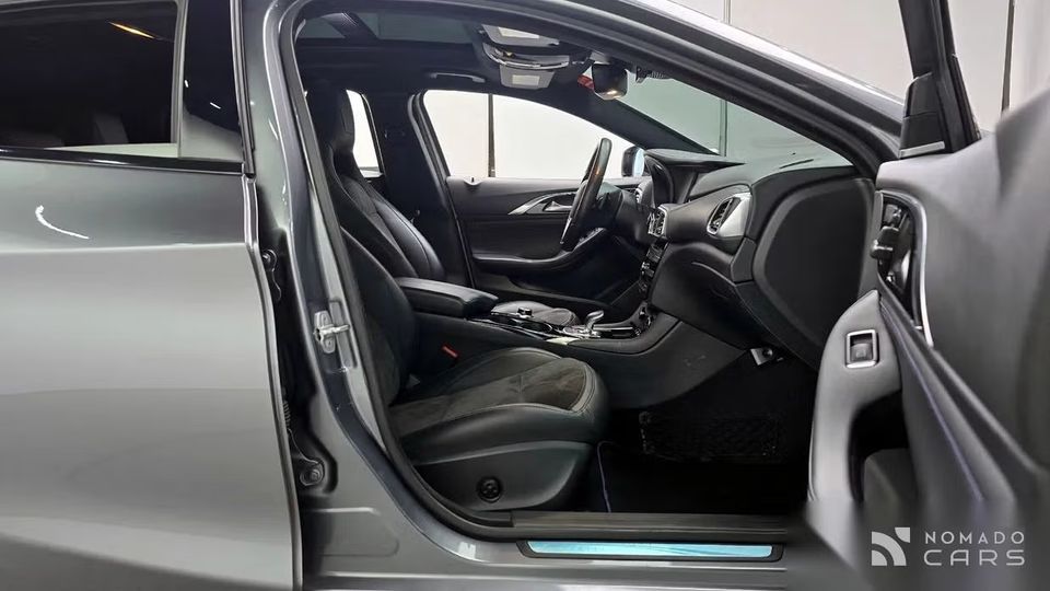 Infiniti Q30