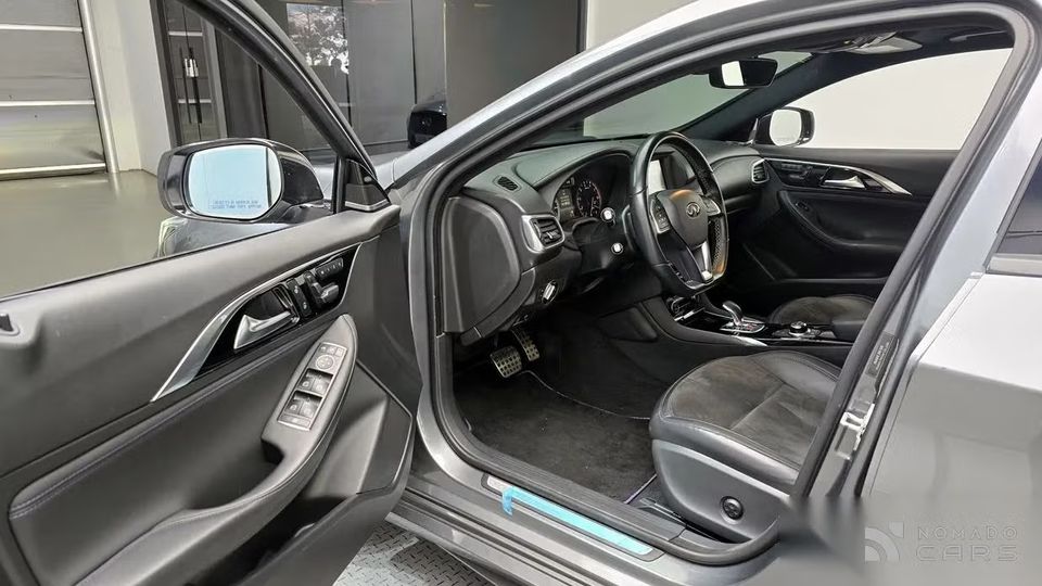 Infiniti Q30