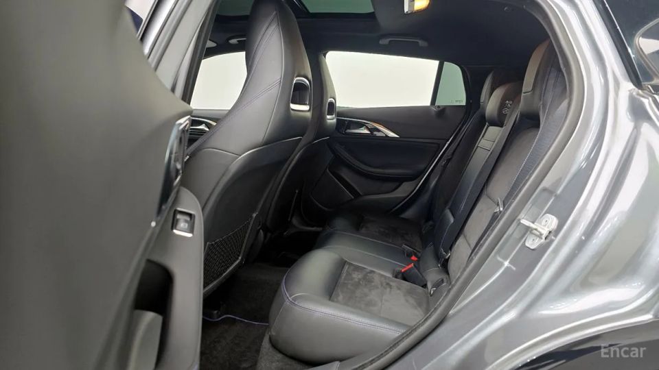 Infiniti Q30