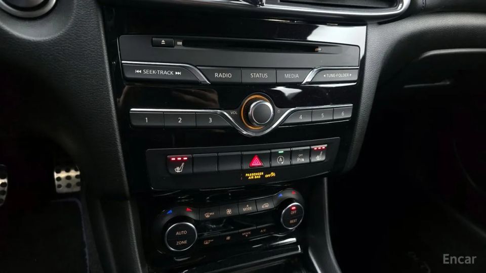 Infiniti Q30