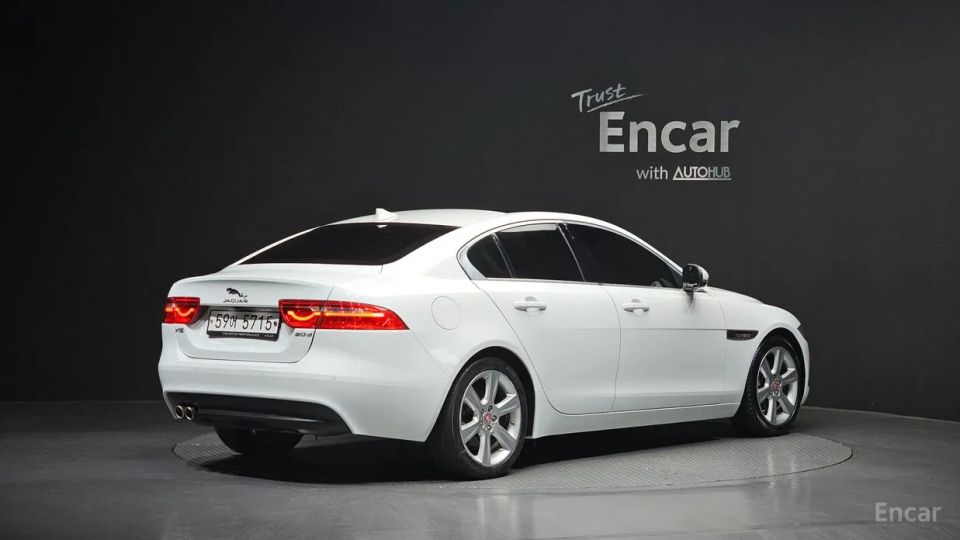 Jaguar XE