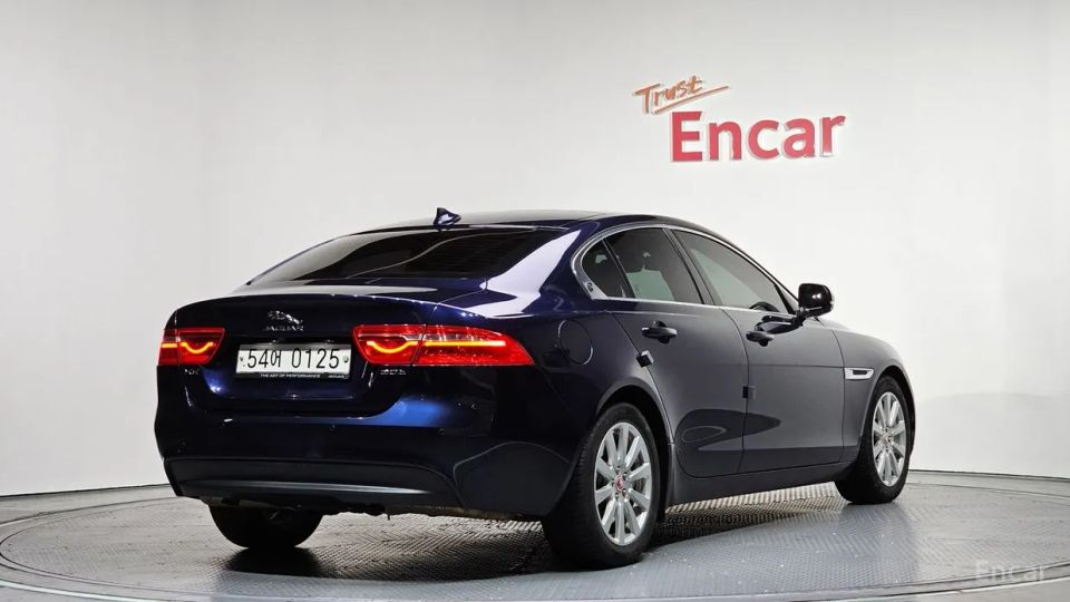 Jaguar XE