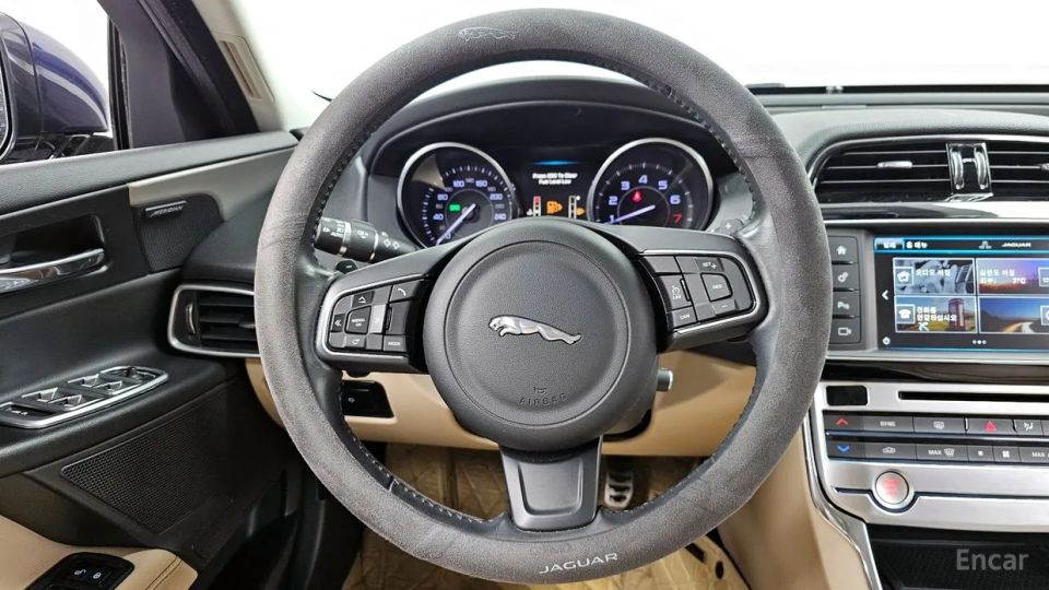 Jaguar XE