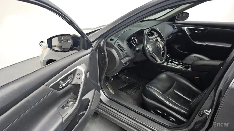 Nissan altima