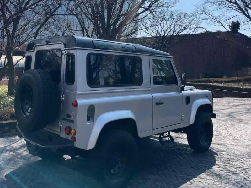 Land Rover Defender