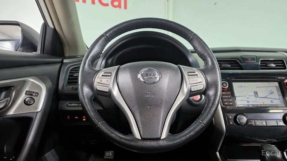 Nissan altima