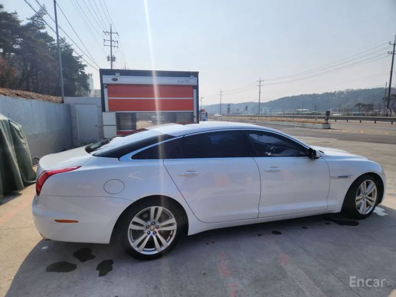 Jaguar XJ