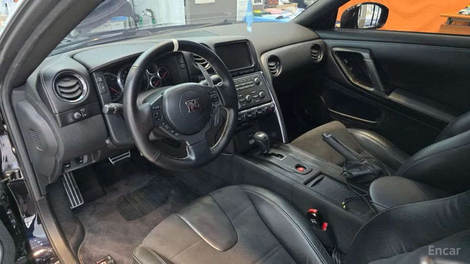 Nissan GT-R