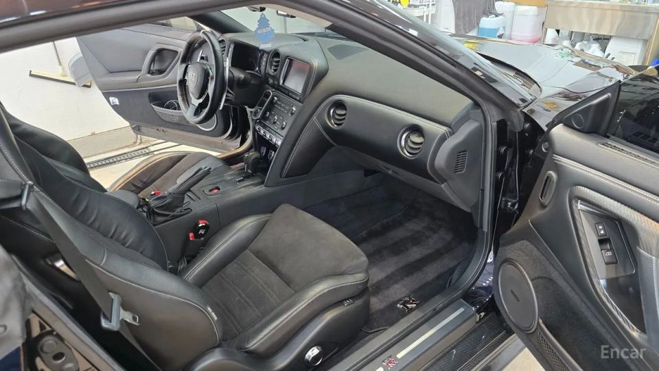 Nissan GT-R