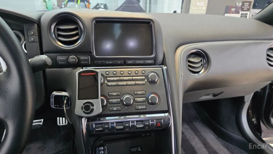 Nissan GT-R