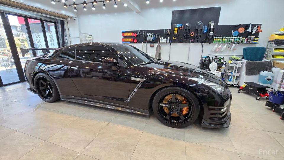 Nissan GT-R