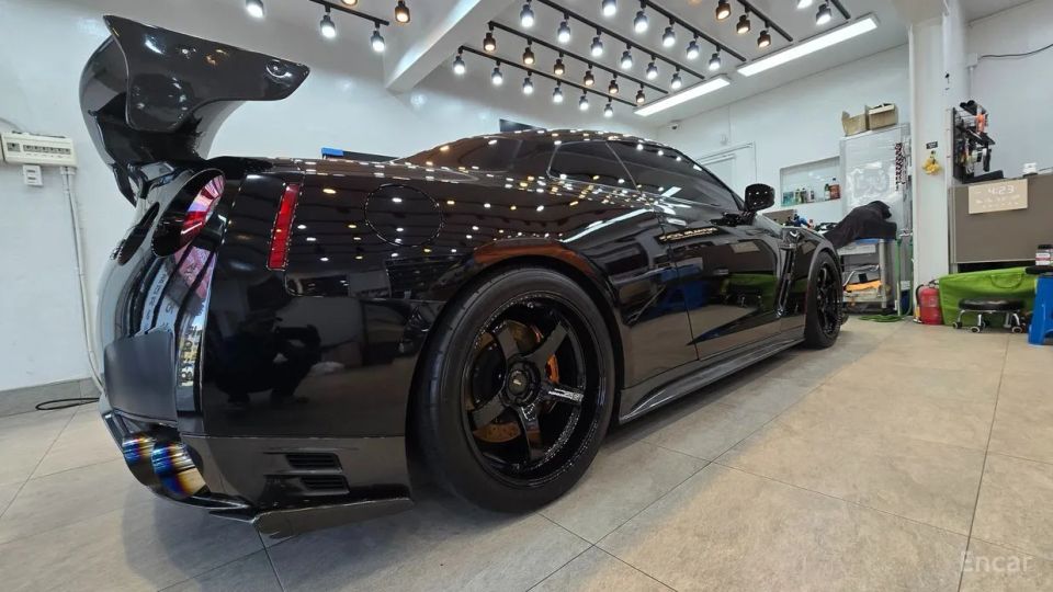 Nissan GT-R