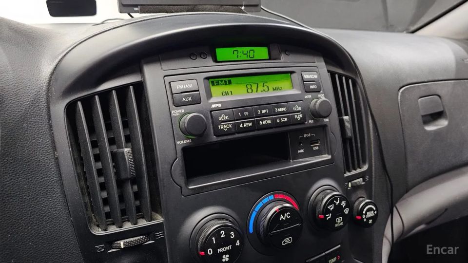 Hyundai Starex