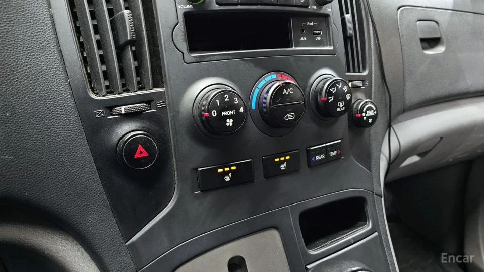 Hyundai Starex