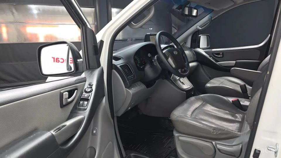 Hyundai Starex