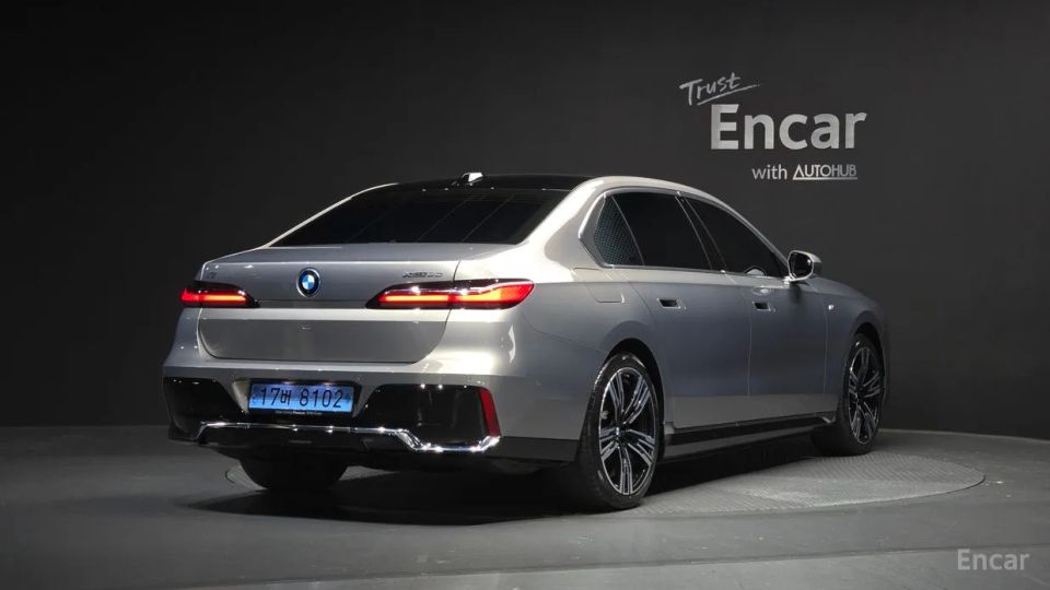 BMW i7