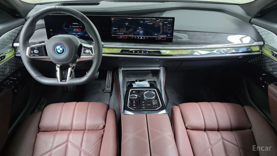 BMW i7