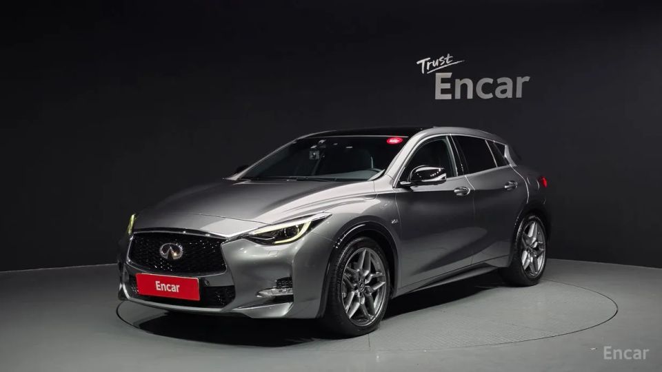 Infiniti Q30