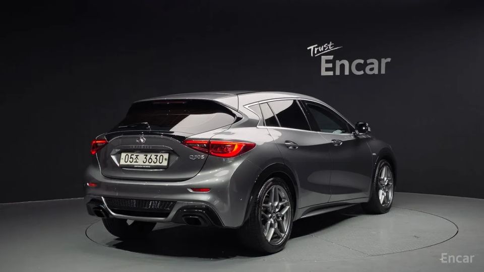 Infiniti Q30